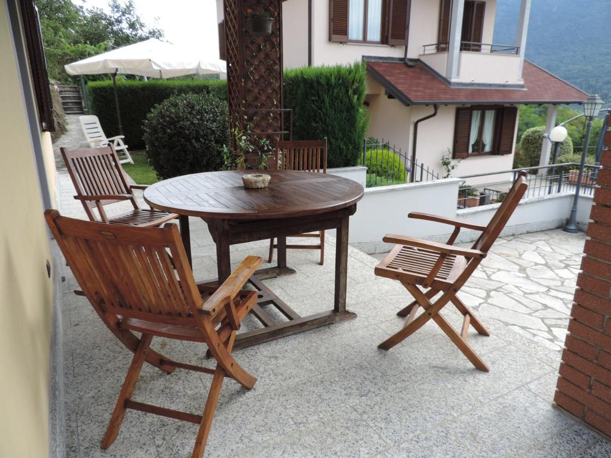 Casa Vacanza Il Glicine Casale Corte Cerro Exterior foto