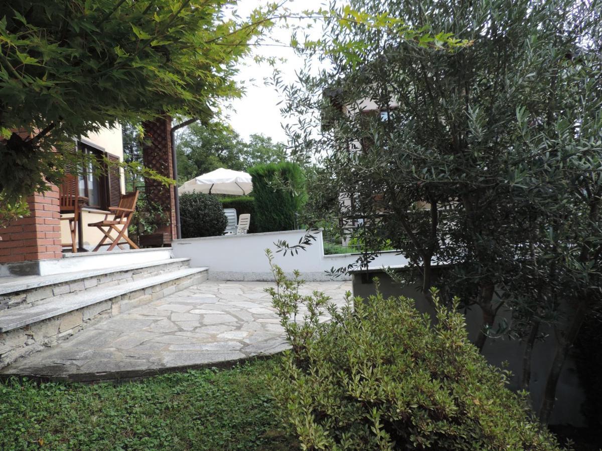 Casa Vacanza Il Glicine Casale Corte Cerro Exterior foto
